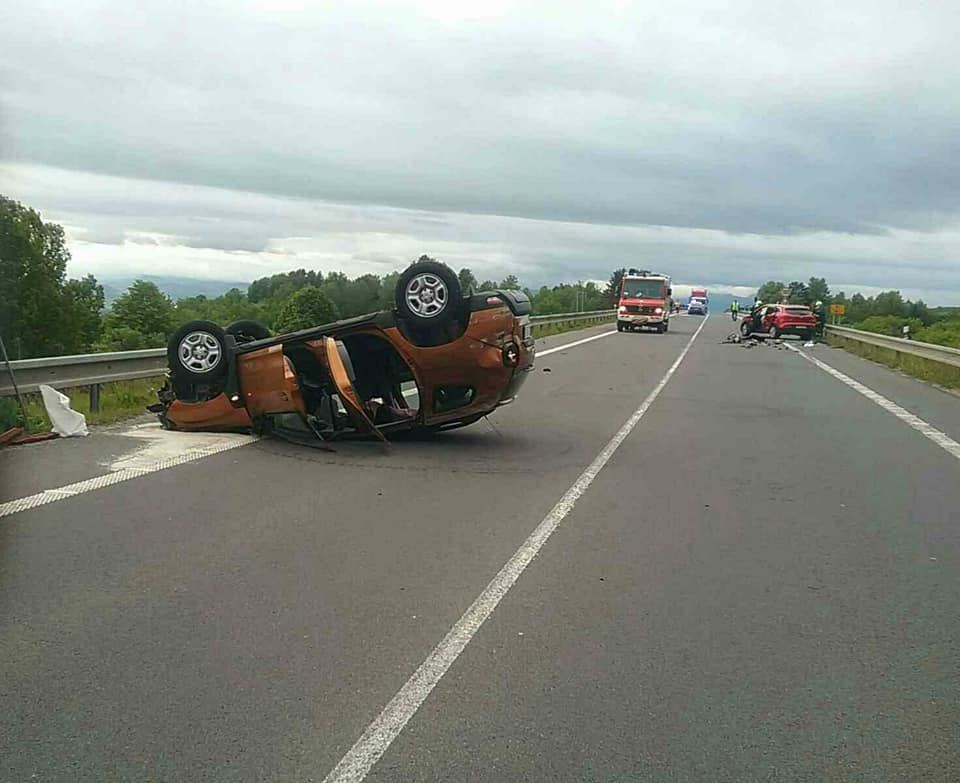 01 - Dopravná nehoda 4 vozidiel na rýchlostnej ceste R3